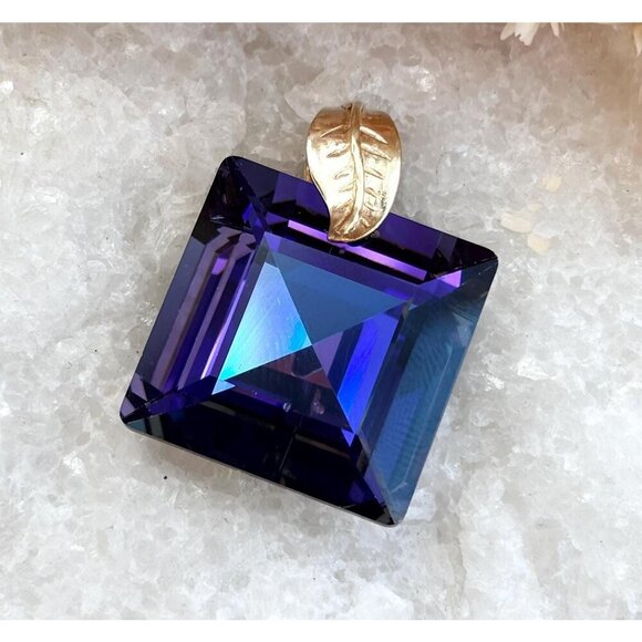 Prismatic Princess Cut Faux Sapphire Gold Leaf Vintage Pendant | Charm - 1" - Picture 1 of 9
